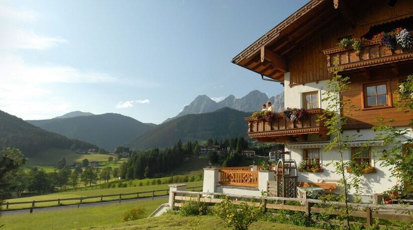 Pensionat Landhaus Kirchgasser