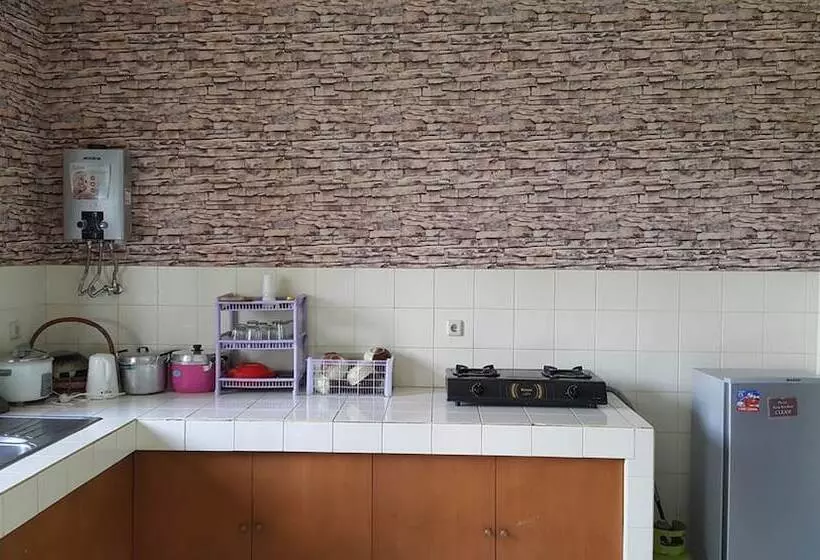 Vila Bunga Merah Gelatik