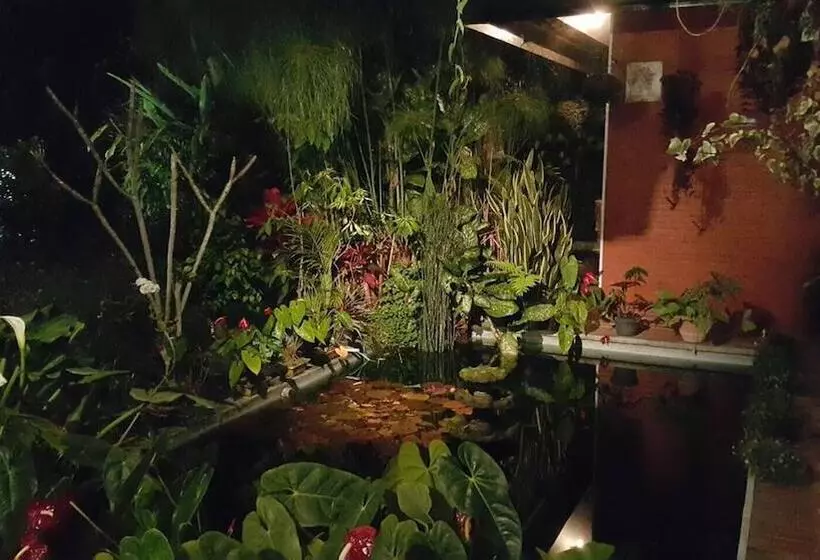 Vila Bunga Merah Gelatik