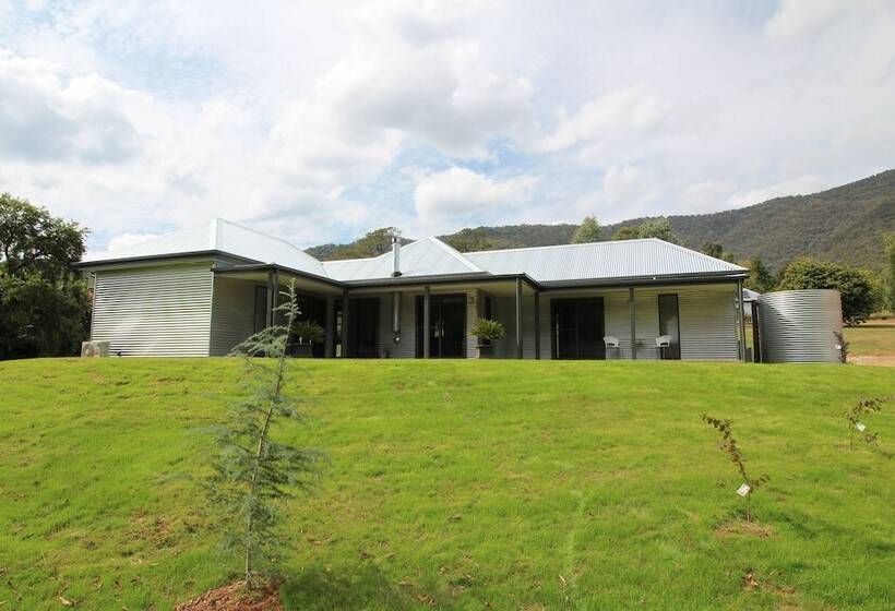 3 Bells Alpine Cottage