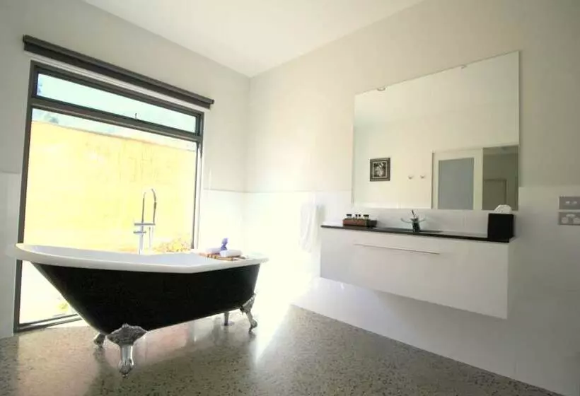 3 Bells Alpine Cottage