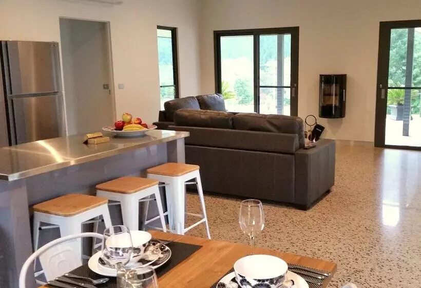 3 Bells Alpine Cottage