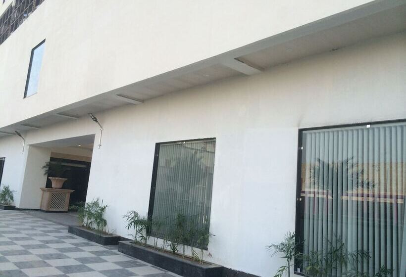 酒店 Chandra Grand