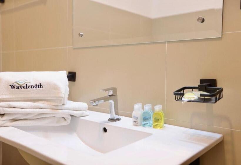 Отель Wavelength