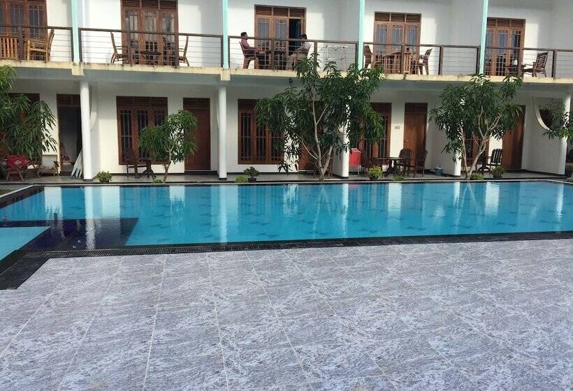 Отель Wavelength