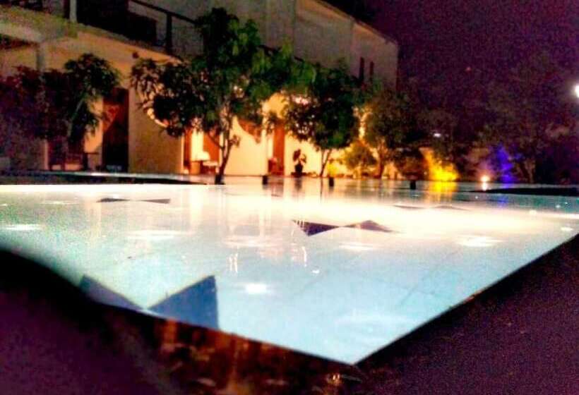 Отель Wavelength