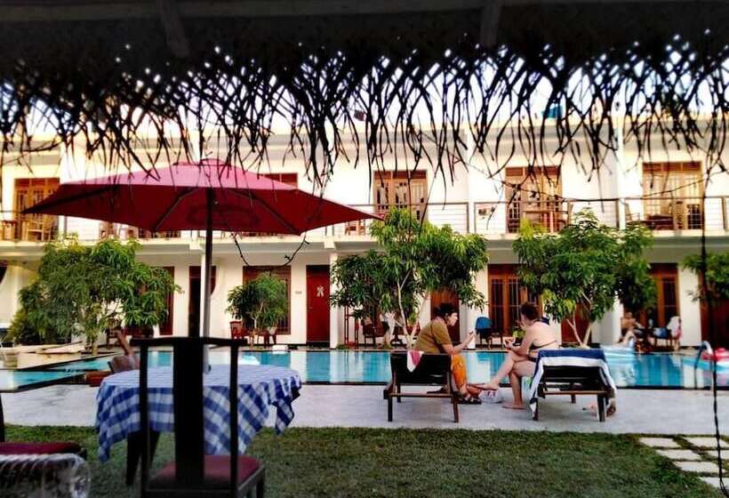 Отель Wavelength