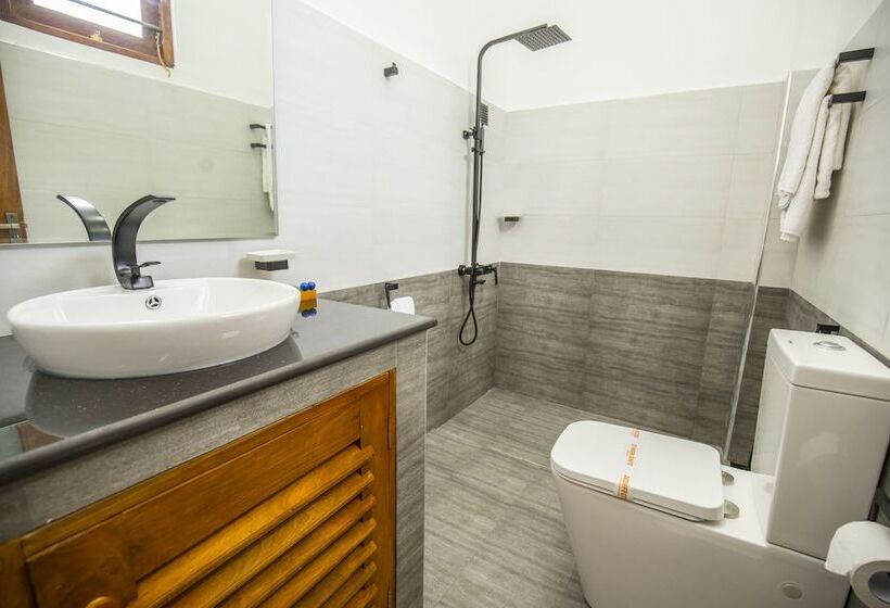 Отель Wavelength