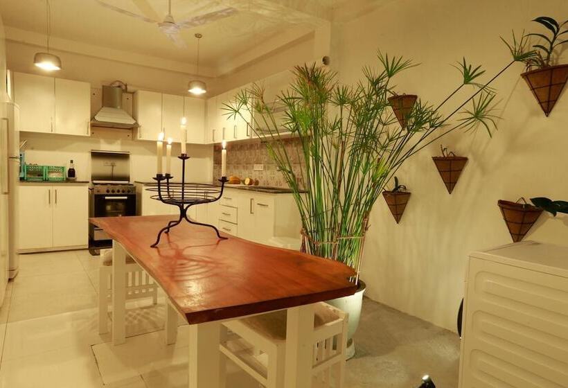 膳宿费 Fort Heaven