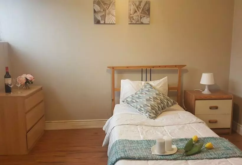 پانسیون Kashaneh Guest House   27 Greenbriar