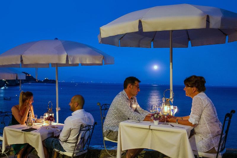 פנסיון Villa Corallium