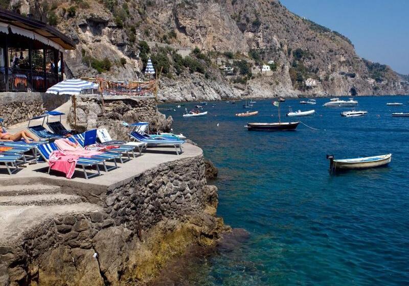 פנסיון Villa Corallium