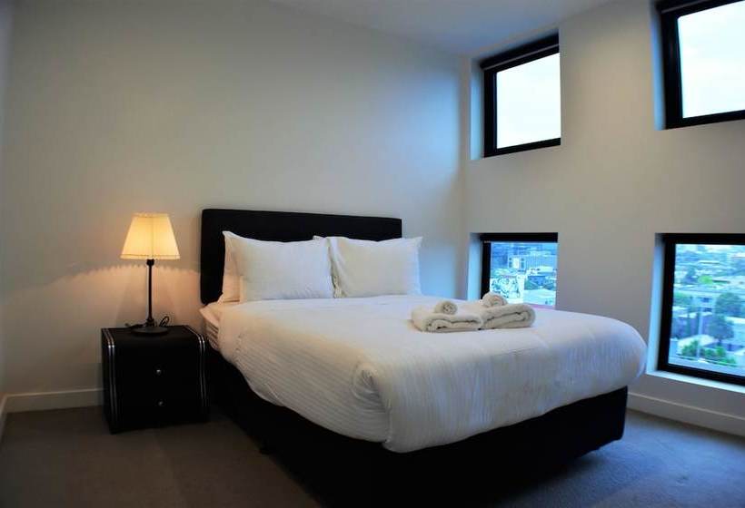 Royal Stays Apartments  Clarke St