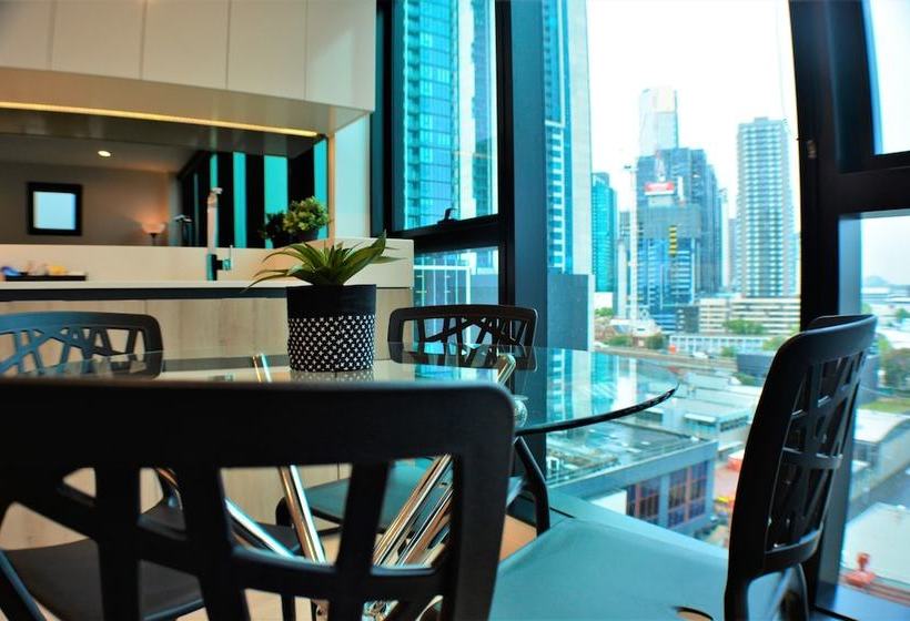 Royal Stays Apartments  Clarke St