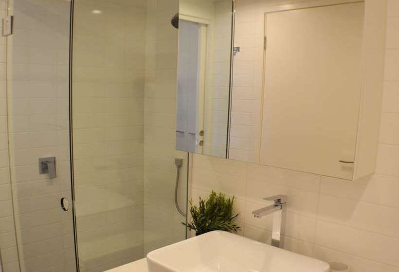 Royal Stays Apartments  Clarke St