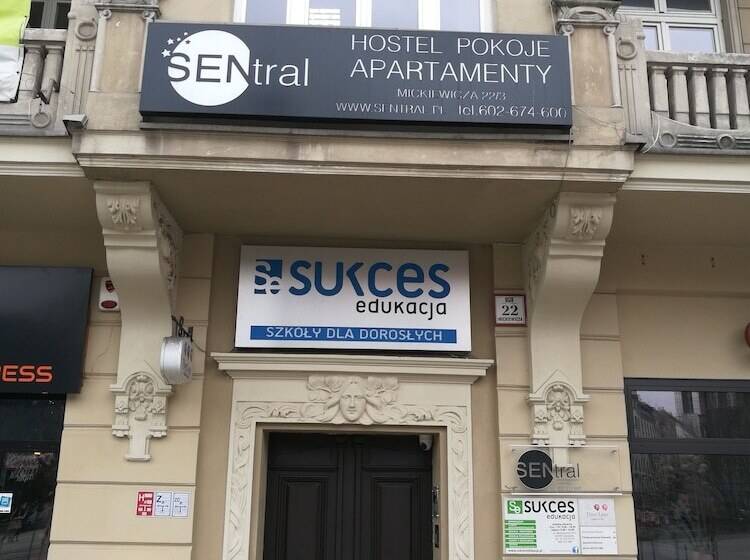 هتل Sentral Apartments