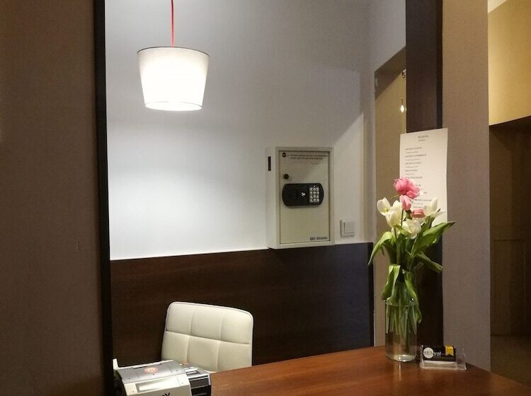 هتل Sentral Apartments