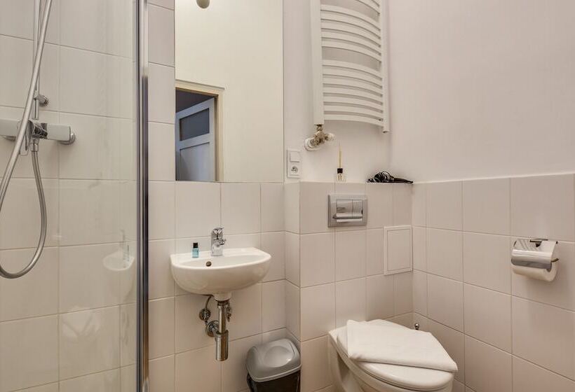 هتل Sentral Apartments