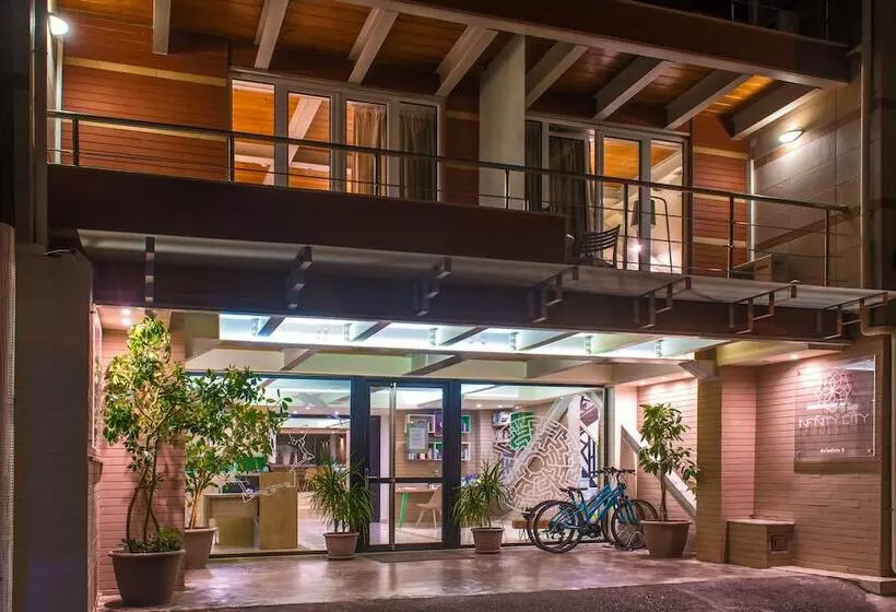 ホテル Infinity City Boutique