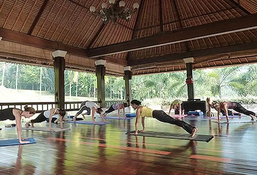 ホテル The Bali Purnati Center For The Arts