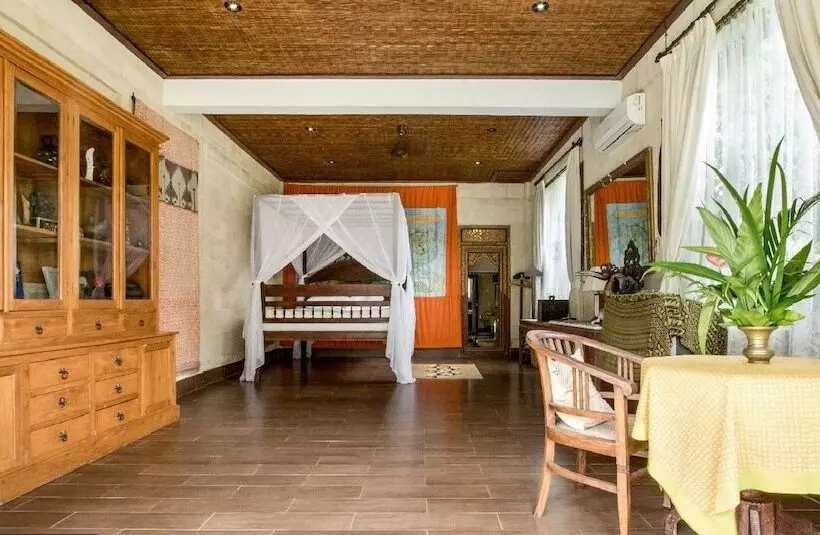 ホテル The Bali Purnati Center For The Arts