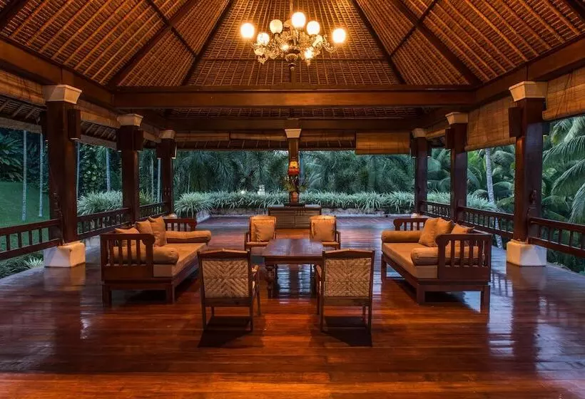 ホテル The Bali Purnati Center For The Arts