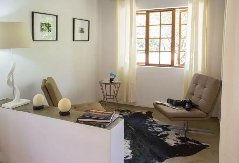 ホテル Tusk Bush Lodge