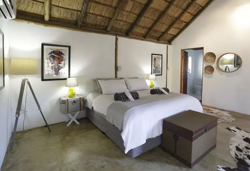 ホテル Tusk Bush Lodge