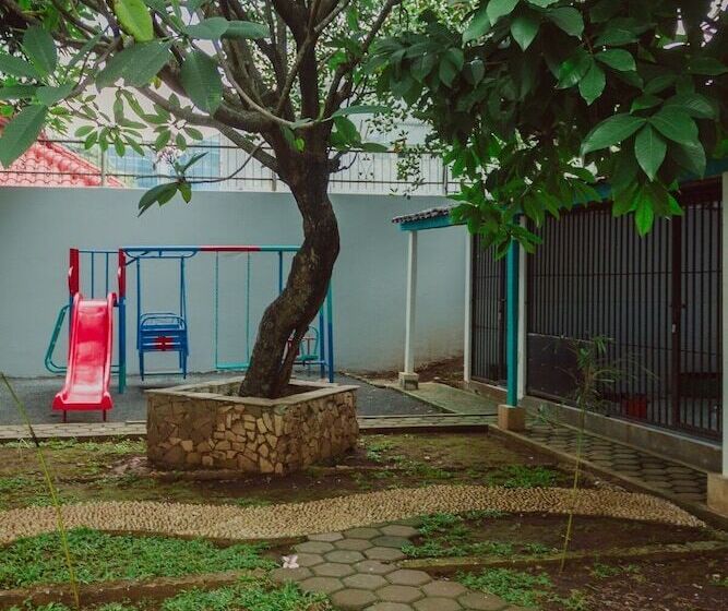 Hotel Urbanest Inn House Tb Simatupang