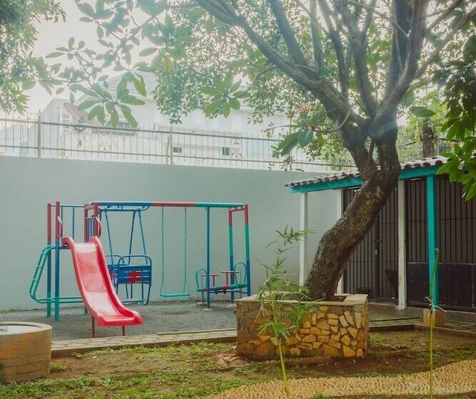 Hotel Urbanest Inn House Tb Simatupang