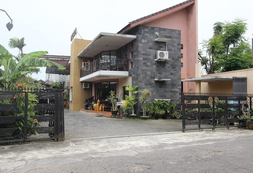 Pension (Hôtel basse catégorie) Reddoorz Near Casa Grande