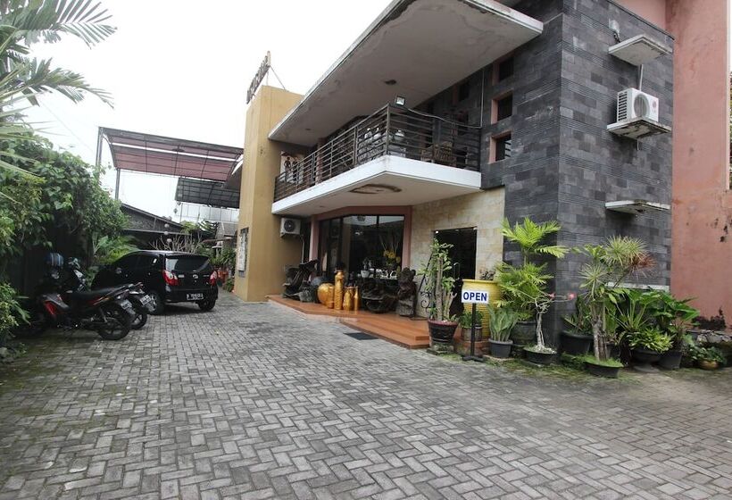 Pension (Hôtel basse catégorie) Reddoorz Near Casa Grande