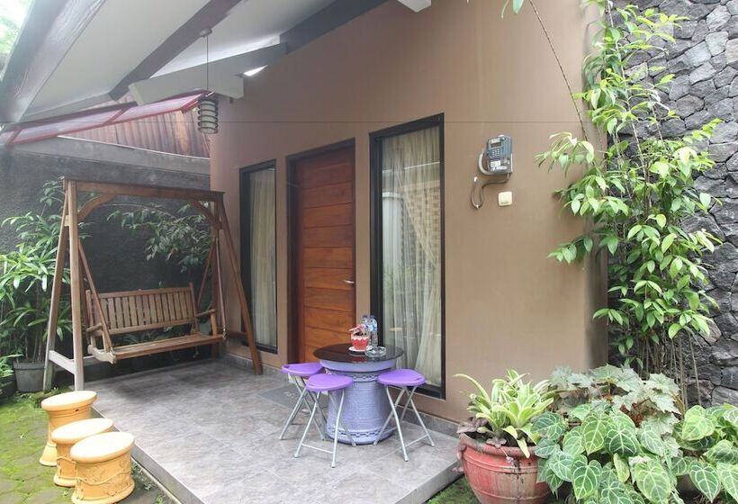 Pension (Hôtel basse catégorie) Reddoorz Near Casa Grande