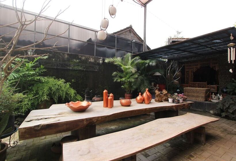 Pension (Hôtel basse catégorie) Reddoorz Near Casa Grande