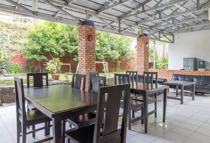 Majatalo Reddoorz Near Kebun Raya Bogor