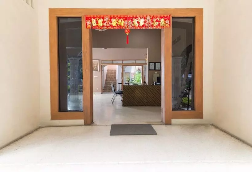 Majatalo Reddoorz Near Kebun Raya Bogor