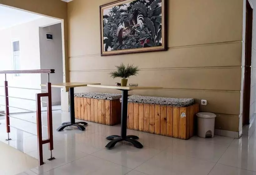 Majatalo Reddoorz Near Kebun Raya Bogor