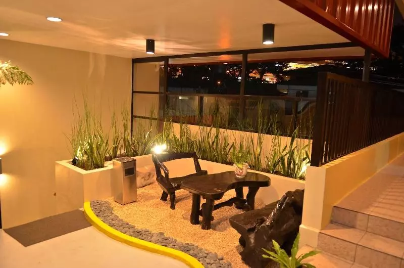 ホテル Baguio Lefern