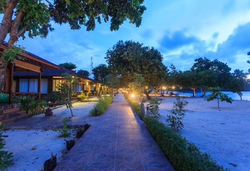 Отель Sylvia Beach Villa