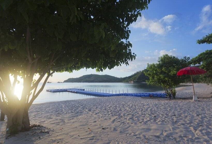 Отель Sylvia Beach Villa