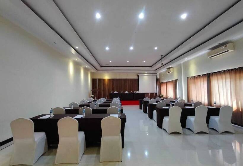 Отель Sylvia Beach Villa