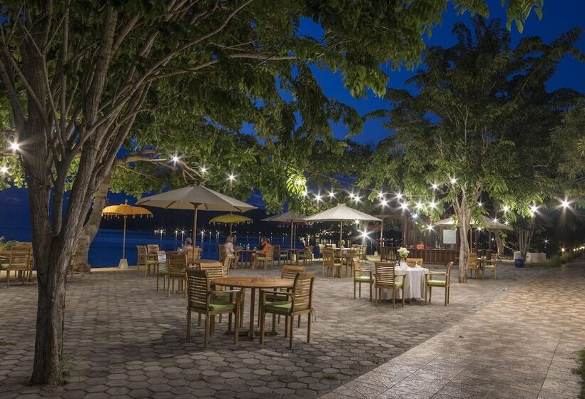 Отель Sylvia Beach Villa