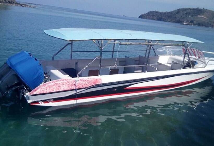 Отель Sylvia Beach Villa