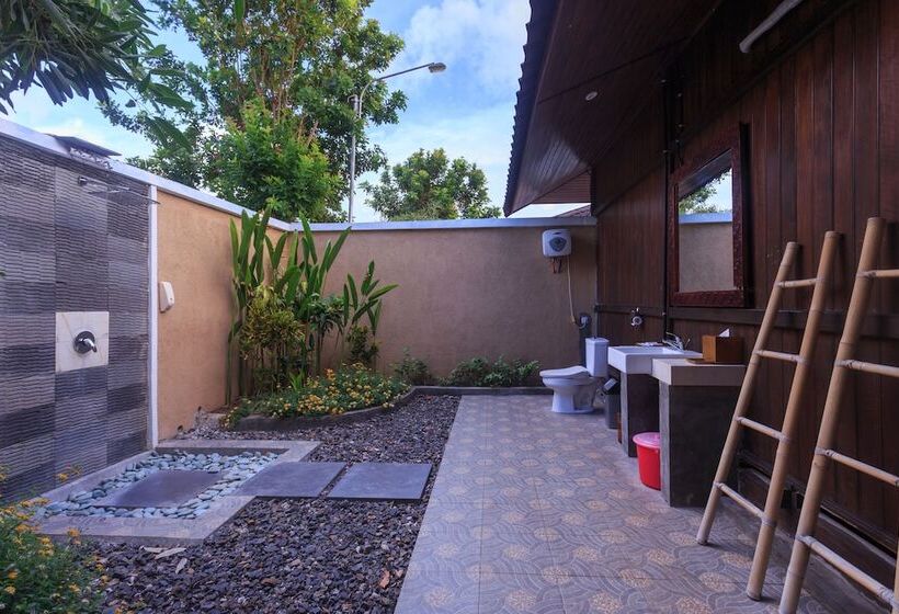 Отель Sylvia Beach Villa