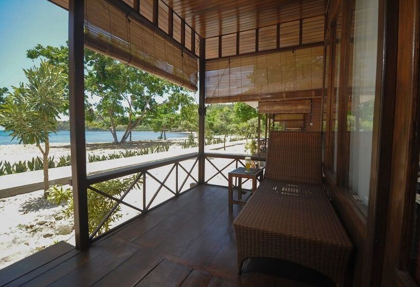 Отель Sylvia Beach Villa