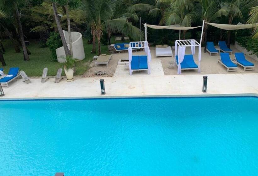 هتل The Villa Luxury Suites