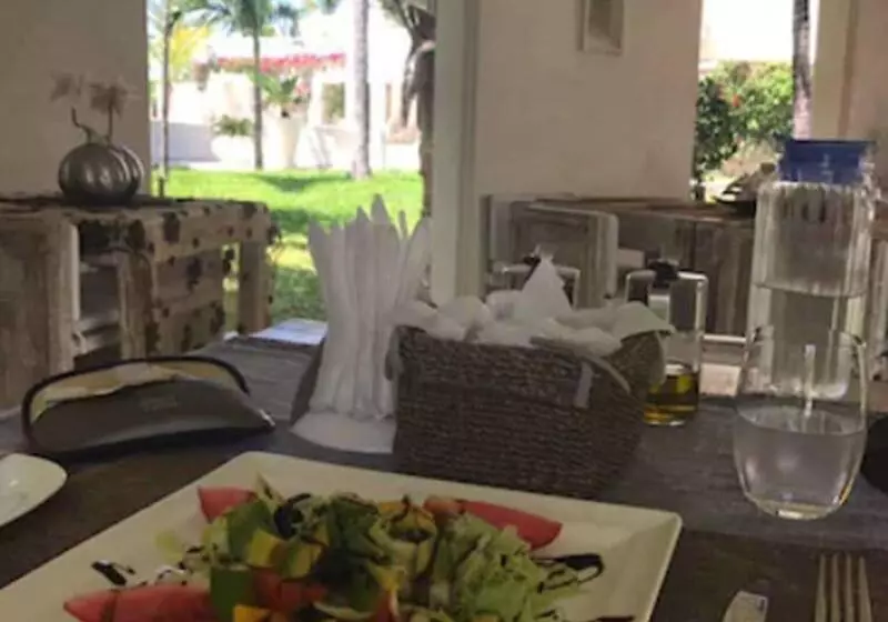 هتل The Villa Luxury Suites