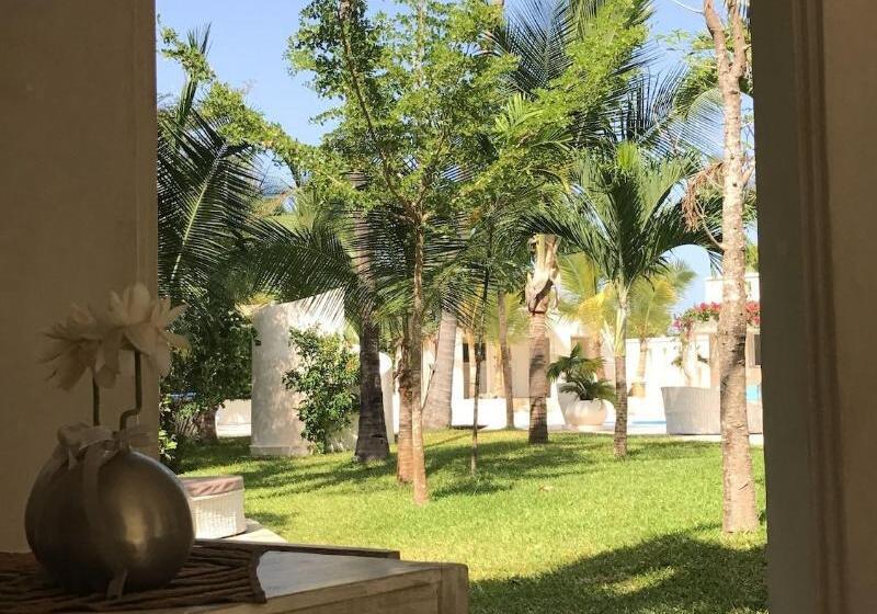 هتل The Villa Luxury Suites