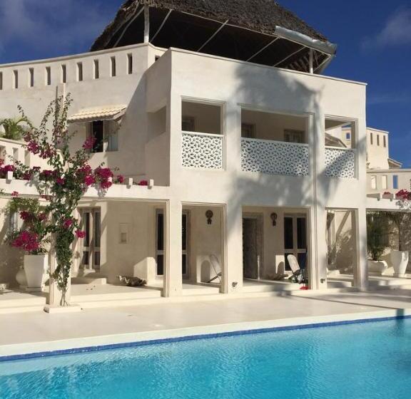 هتل The Villa Luxury Suites