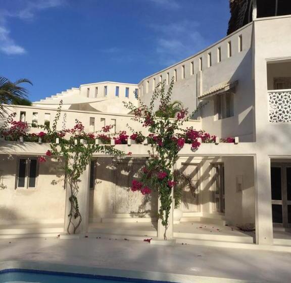 هتل The Villa Luxury Suites